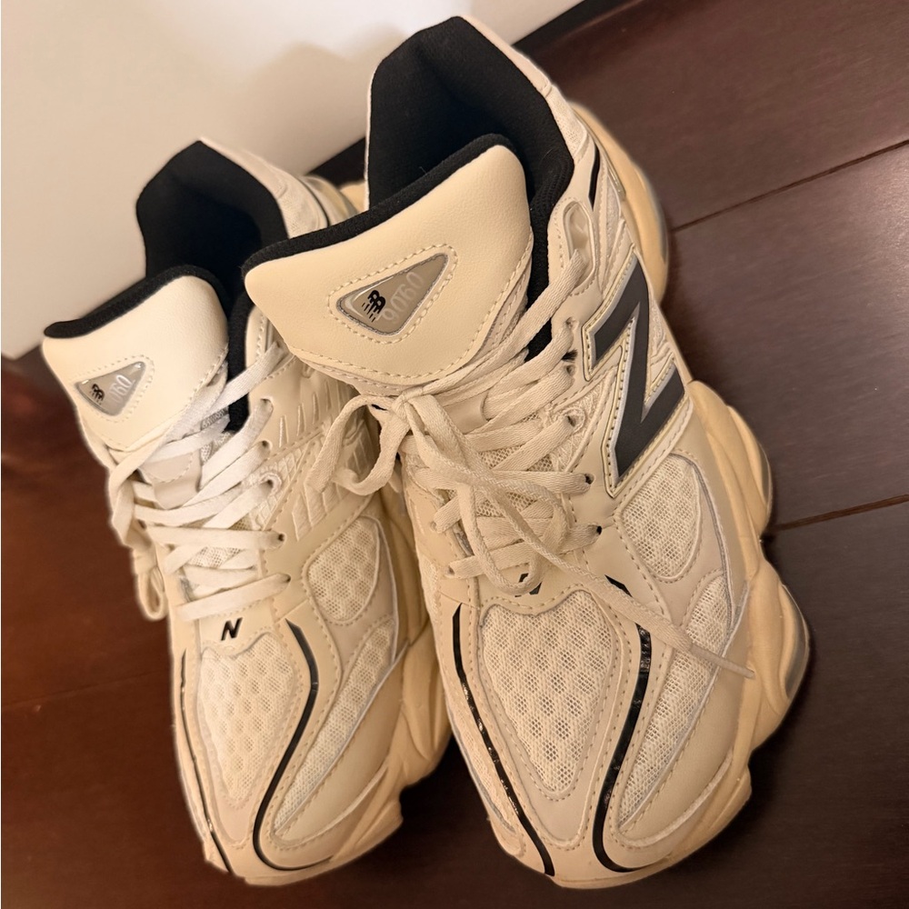 New Balance White and Black Mesh Running Sneakers - Picture 3 of 5